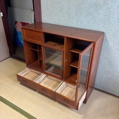 レトロガラスタンスの画像