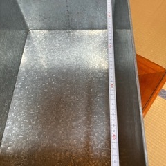3辺約145センチ トタンボックス ブリキ缶 大容量 大きい缶 収納ボックス アウトドア 工具入れ　洋服着物雑貨キャンプ入れなどにの画像