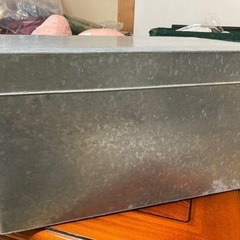 3辺約145センチ トタンボックス ブリキ缶 大容量 大きい缶 収納ボックス アウトドア 工具入れ　洋服着物雑貨キャンプ入れなどにの画像