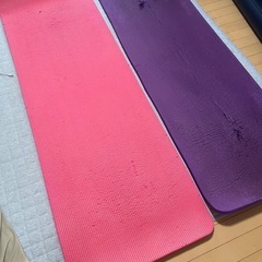 【無料】ヨガマット2枚お譲りします（クッション・緩衝材として活用可）