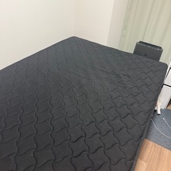 ダブルベッド パイプフレームつきの画像