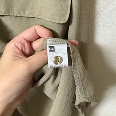 GU シアーシャツ の画像