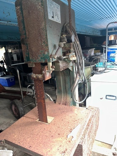 バンドソー 金属製 便利な調整機能付き