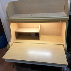 ニトリのライティングデスクの画像