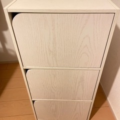 ニトリ　カラーボックス　扉付き　