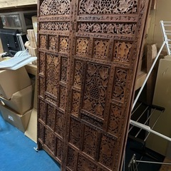 透かし彫り　木製パーテーション　アジアン系の画像