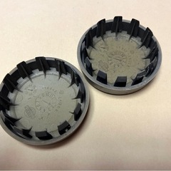 BNR32 GT-R純正アルミホイール用　センターキャップ２個の画像
