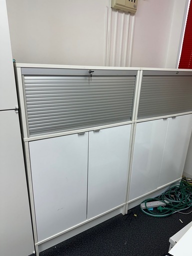 IKEA シャッター付きキャビネット2セット