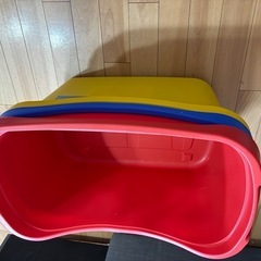 大きなオモチャ箱の画像