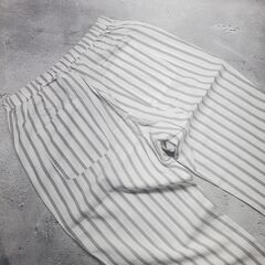新品 Lサイズ 薄手 リラックスパンツ 白地にストライプ  綿100％の画像