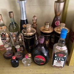 一本500円　昔のお酒　未開封品　モロゾフ　ジン、ウオッカ、リキュールなど　空瓶小瓶はおまけの画像