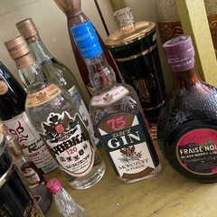 一本500円　昔のお酒　未開封品　モロゾフ　ジン、ウオッカ、リキュールなど　空瓶小瓶はおまけの画像