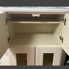 7/23まで！家具屋 白 ホワイト　食器棚 ガラス扉 ローラー引き出し 可動棚　 の画像