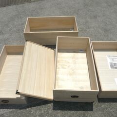 配達先決定🚚　無料配達します🚚定価２万円💖押入れ収納💖４段💖桐 衣装ケース💖キャスター付💖幅45×奥行82×高さ94㎝💖の画像