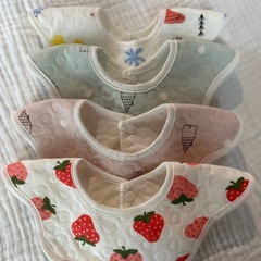 【新品・未使用】ベビースタイ 4枚セット よだれかけ 女の子 防...