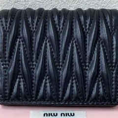 miumiuミュウミュウ マテラッセ 二つ折り財布 ブラックの画像