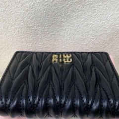 miumiuミュウミュウ マテラッセ 二つ折り財布 ブラックの画像