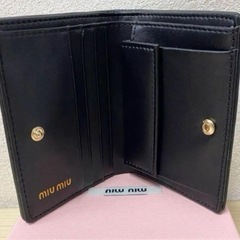 miumiuミュウミュウ マテラッセ 二つ折り財布 ブラックの画像