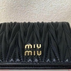 miumiuミュウミュウ マテラッセ 二つ折り財布 ブラックの画像