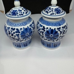飾壺　陶器　青花模様　蓋付き壺の画像