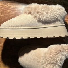 通販で買った厚底ムートン風ブーツの画像