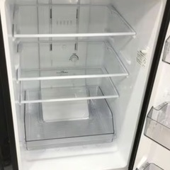 冷蔵庫【配達無料お届け設置出来ます💫都内近郊🚚】信頼のTOSHIBA製153ℓ✨ブラック人気カラー✨除菌クリーニング済✨他にも冷蔵庫.洗濯機.電子レンジ.オーブン電子レンジ.炊飯器.テーブル&椅子.机&チェアー.ベット&マットレス.ソファーなど多種多様な美品が有ります✨お気軽にお問い合わせ下さい💫 の画像