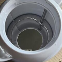 美品✨アイリスオーヤマの電気ケトル「IKEB-800-W」の画像