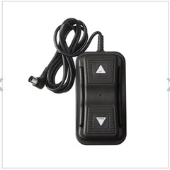 美品！！電動昇降機能付きのブラウンマッサージベッドの画像