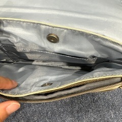 ベージュ フラップショルダーバッグの画像