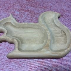 木製のリス型の小物入れの画像