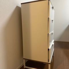 【IKEA】　棚　ホワイト棚　無料　チェスト引き出し4段　収納家具　ホワイト　家具の画像