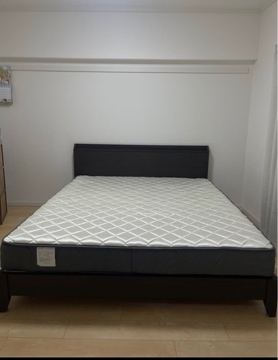 クイーンサイズベッド