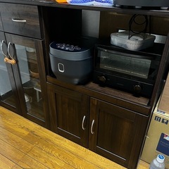 キッチンボード食器棚の画像