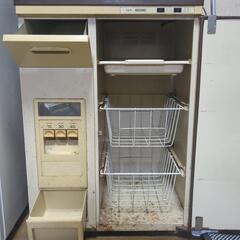 【ジャンク】米びつ付き収納棚の画像