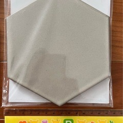 【新品】鍋敷き　タイル　グレー　グレージュ　美濃焼き　４枚セットの画像