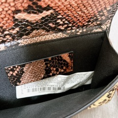 ZARA パイソン柄ショルダーバッグの画像