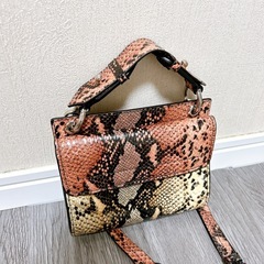 ZARA パイソン柄ショルダーバッグの画像