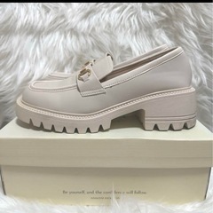 厚底ローファー ベージュ ゴールビット　25cmの画像