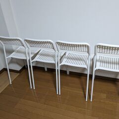 IKEAのイス4つ スタック可能の画像