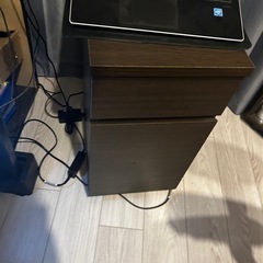 「無料」デスクとマルチラック の三点セットの画像
