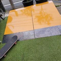 スケボー　bmx　ミニバンク　ミニジャンプ台　ミニランプキャスター付き高さ25cm木部保護材施行済みの画像
