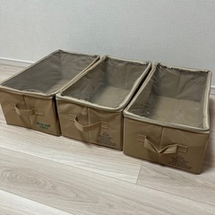 【取引中】スリーコインズ　透明フタつき　収納ケース　3つセット　3coins 　衣装ケース　不織布 の画像