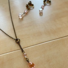 未使用品　3点セット　イヤリング　ペンダント　レトロ風　淡いピンクの画像