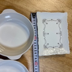 グラス、皿の画像