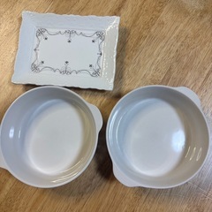 グラス、皿の画像