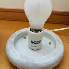 未使用　【大理石ベースの卓上ライト】レトロ／丸型ガラスシェード／電球付き／動作OK  の画像