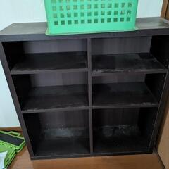 カラーボックスとカゴの画像