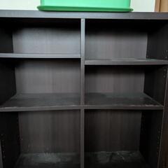 カラーボックスとカゴの画像