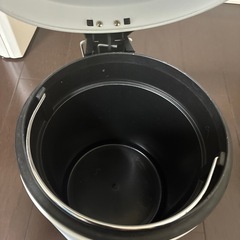 ゴミ箱の画像