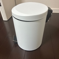 ゴミ箱の画像